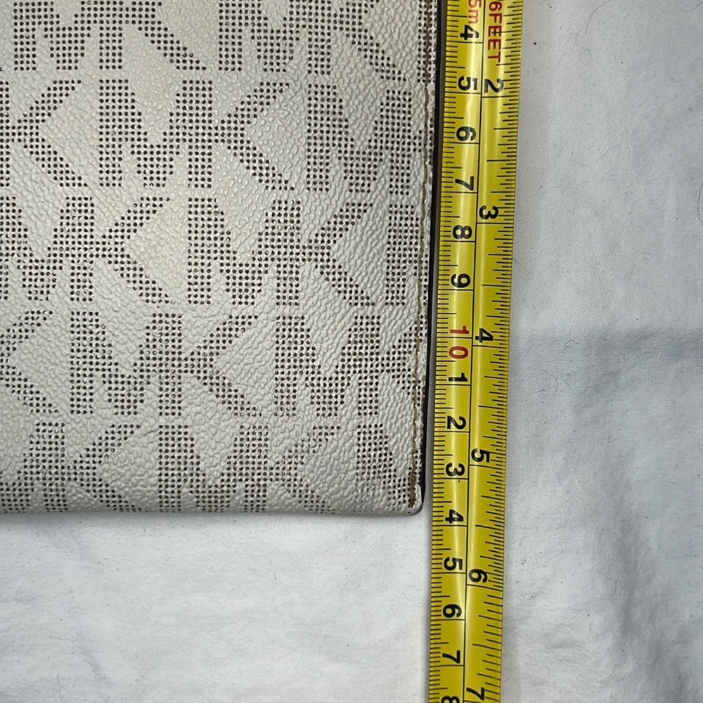 Micheal Kors wristlet leather - Picture 10 of 11